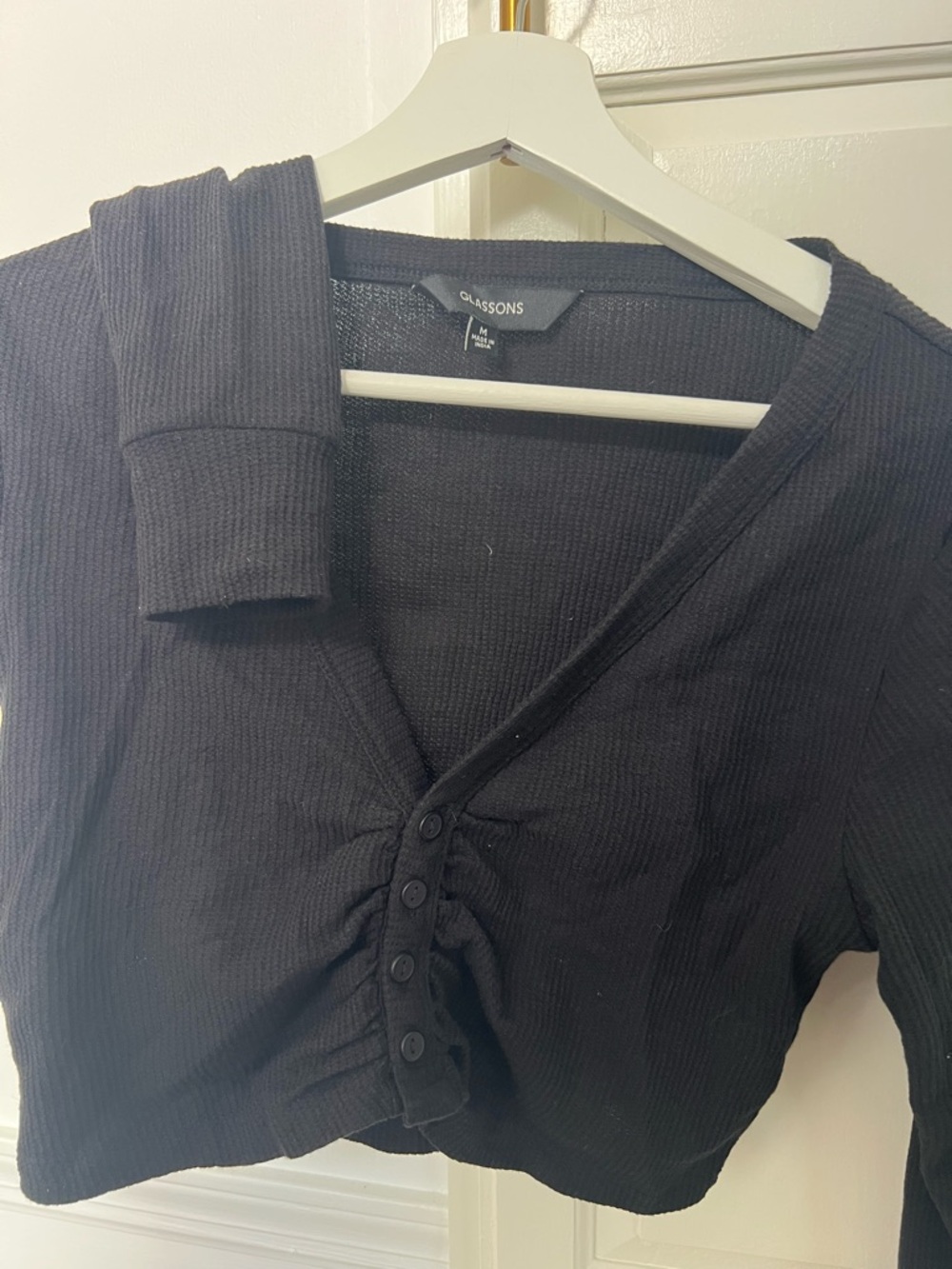 Black Ribbed Cropped Button-Front Top - Picture 4 of 6